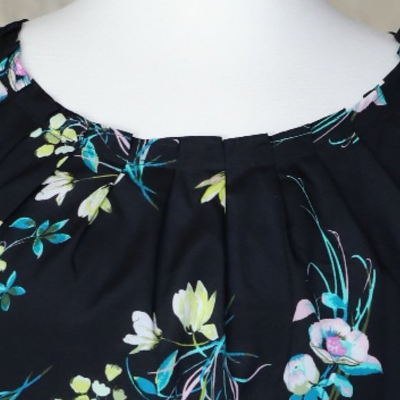 Lauren Conrad black floral pleated neck blouse szS - Picture 4 of 8